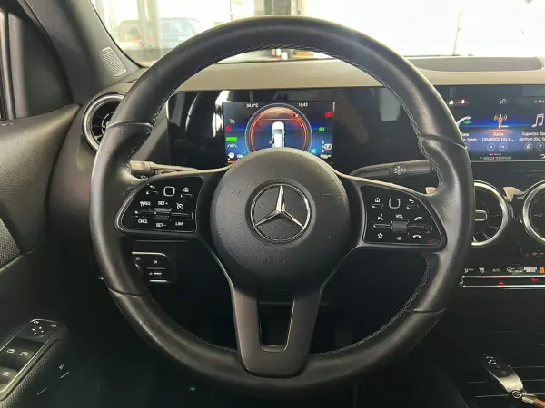 Mercedes-Benz GLA 250 2021 - 27600 EUR, 108896 km - AUTO.MOTO.pt - 108896km - foto 8 de 23