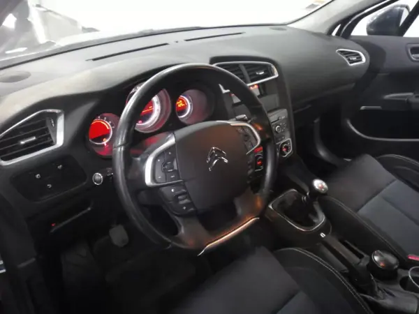 Citroën C4 2011 - 6750 EUR, 200000 km - AUTO.MOTO.pt - 200000km - foto 11 de 21