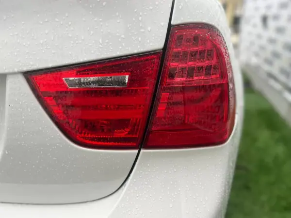 BMW 318 2011 - 14900 EUR, 196000 km - AUTO.MOTO.pt - 196000km - foto 9 de 16