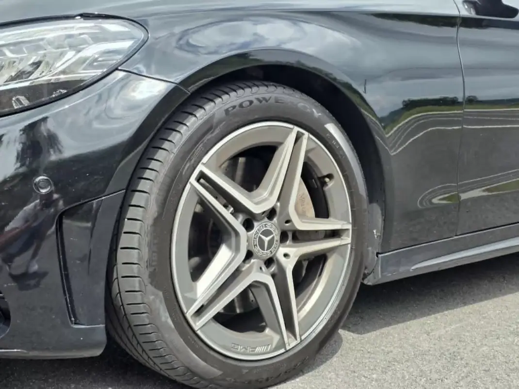 Mercedes-Benz C 300 2019 - 28490 EUR, 230000 km - AUTO.MOTO.pt - 230000km - foto 8 de 17