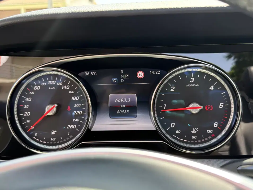 Mercedes-Benz E 220 2018 - 39990 EUR, 80985 km - AUTO.MOTO.pt - 80985km - foto 10 de 11