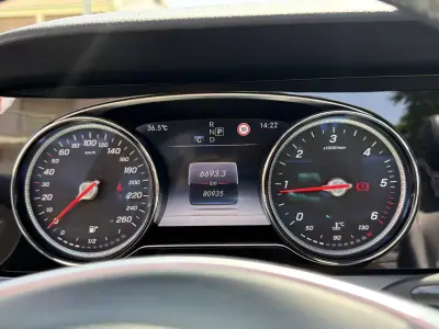 Mercedes-Benz E 220 2018 - 39990 EUR, 80985 km - AUTO.MOTO.pt - 80985km - foto 10 de 11