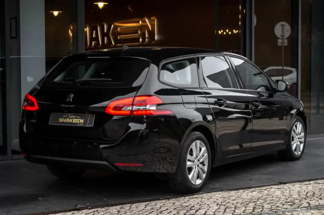 Peugeot 308 SW 2019 - 9800 EUR, 267684 km - AUTO.MOTO.pt - 267684km - foto 4 de 38