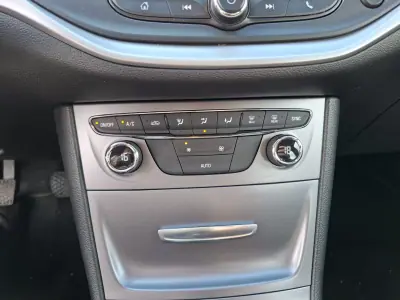 Opel Astra 2017 - 13000 EUR, 99950 km - AUTO.MOTO.pt - 99950km - foto 24 de 29