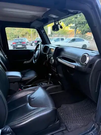 Jeep Wrangler 2019 - 19900 EUR, 323000 km - AUTO.MOTO.pt - 323000km - foto 7 de 10
