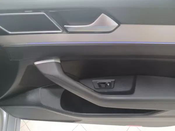 Volkswagen Passat 2017 - 18390 EUR, 112082 km - AUTO.MOTO.pt - 112082km - foto 28 de 40