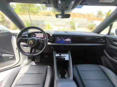 Porsche Macan 2025 - 76875 EUR, 17000 km - AUTO.MOTO.pt - 17000km - foto 14 de 19