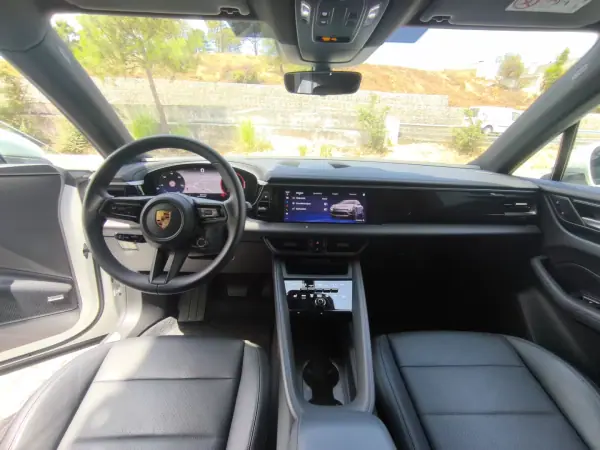 Porsche Macan 2025 - 76875 EUR, 17000 km - AUTO.MOTO.pt - 17000km - foto 14 de 19