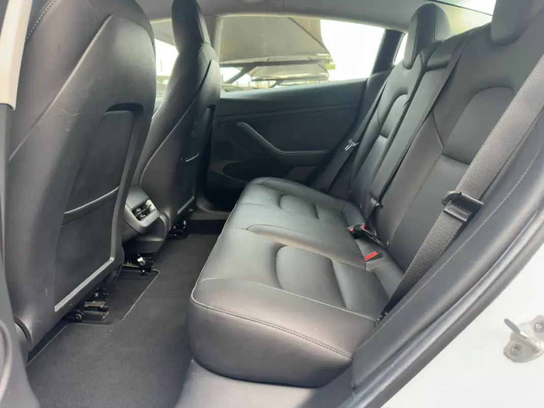 Tesla Model 3 2021 - 29900 EUR, 69729 km - AUTO.MOTO.pt - 69729km - foto 17 de 19