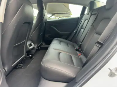 Tesla Model 3 2021 - 29900 EUR, 69729 km - AUTO.MOTO.pt - 69729km - foto 17 de 19