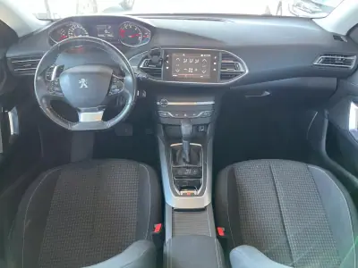 Peugeot 308 2019 - 11900 EUR, 181000 km - AUTO.MOTO.pt - 181000km - foto 6 de 13