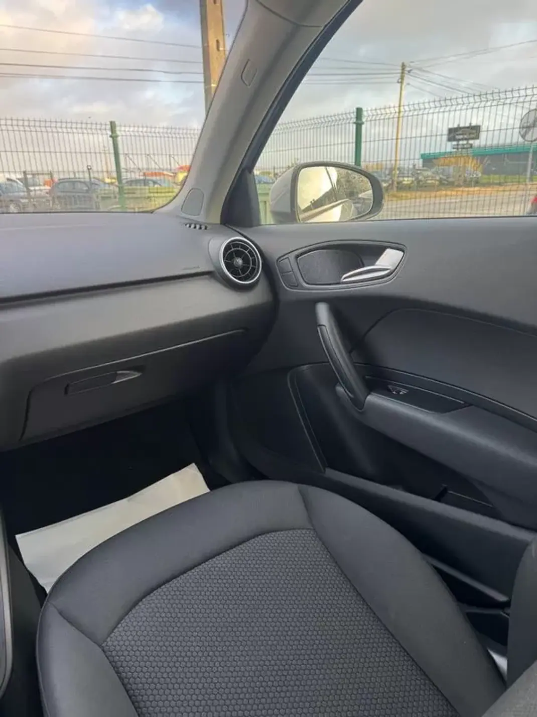 Audi A1 Sportback 2015 - 13490 EUR, 189500 km - AUTO.MOTO.pt - 189500km - foto 13 de 30