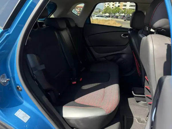 Renault Captur 2017 - 12995 EUR, 103000 km - AUTO.MOTO.pt - 103000km - foto 15 de 38
