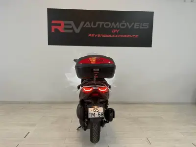 Yamaha XMAX 2017 - 3950 EUR, 9400 km - 9400km - foto 4 de 19
