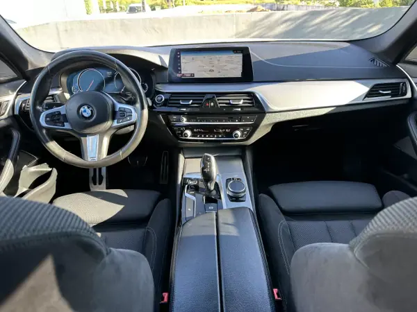BMW 520 2018 - 28000 EUR, 217000 km - AUTO.MOTO.pt - 217000km - foto 35 de 67