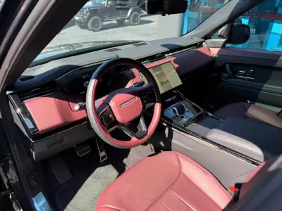 Land Rover Range Rover Sport 2025 - 136000 EUR, 4000 km - AUTO.MOTO.pt - 4000km - foto 10 de 12