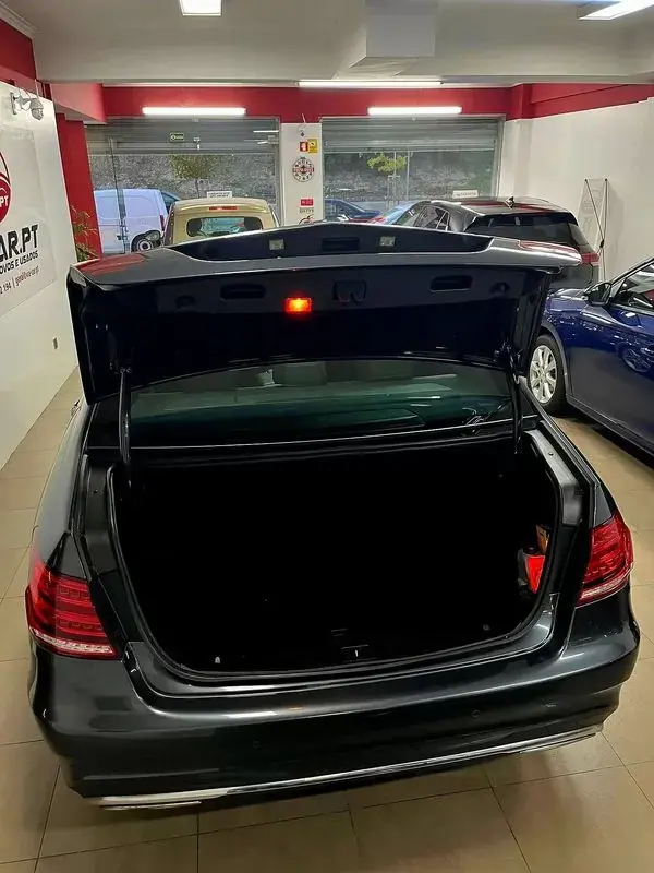 Mercedes-Benz E 300 2013 - 17950 EUR, 221000 km - AUTO.MOTO.pt - 221000km - foto 29 de 32