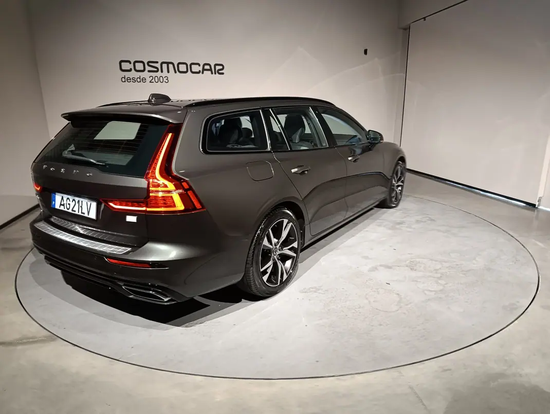 Volvo V60 2021 - 25900 EUR, 102259 km - AUTO.MOTO.pt - 102259km - foto 5 de 15