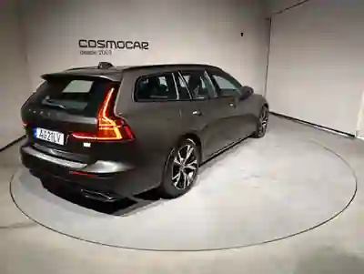 Volvo V60 2021 - 25900 EUR, 102259 km - AUTO.MOTO.pt - 102259km - foto 5 de 15