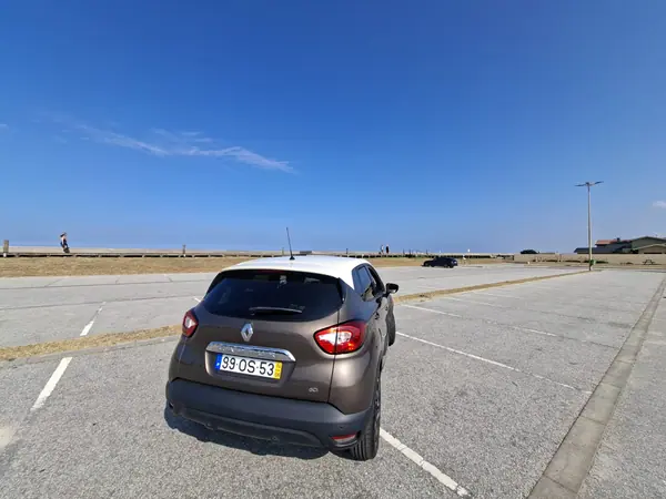 Renault Captur 2014 - 10500 EUR, 131000 km - AUTO.MOTO.pt - 131000km - foto 4 de 11