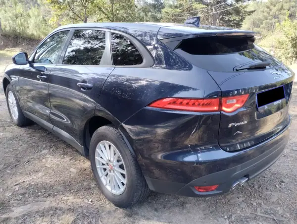 Jaguar F-Pace 2017 - 24900 EUR, 180000 km - AUTO.MOTO.pt - 180000km - foto 5 de 30