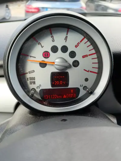 MINI Clubman 2011 - 10900 EUR, 130000 km - AUTO.MOTO.pt - 130000km - foto 5 de 7