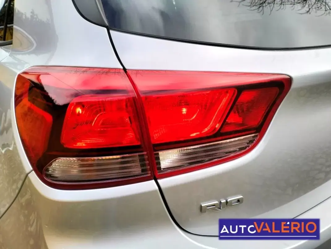 Kia Rio 2021 - 14450 EUR, 70980 km - AUTO.MOTO.pt - 70980km - foto 5 de 32