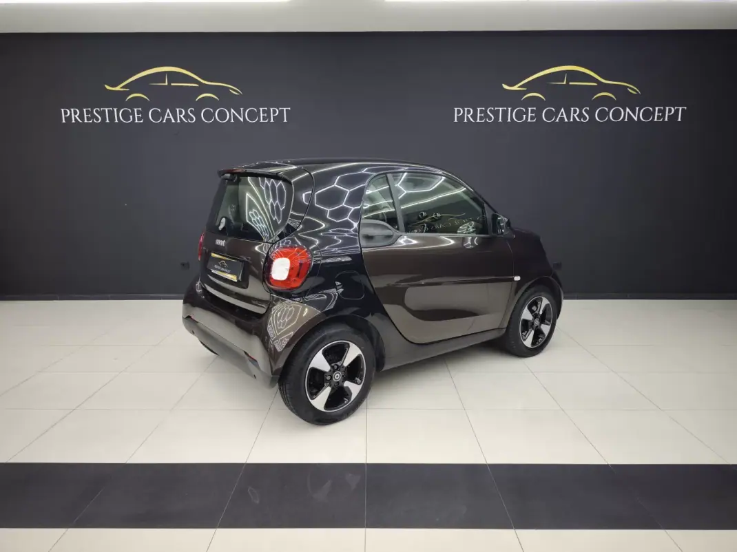 Smart ForTwo Coupé 2018 - 13450 EUR, 110509 km - AUTO.MOTO.pt - 110509km - foto 3 de 33