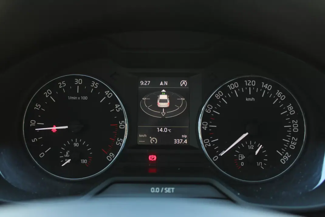 Skoda Octavia Break 2014 - 7900 EUR, 121413 km - AUTO.MOTO.pt - 121413km - foto 18 de 25