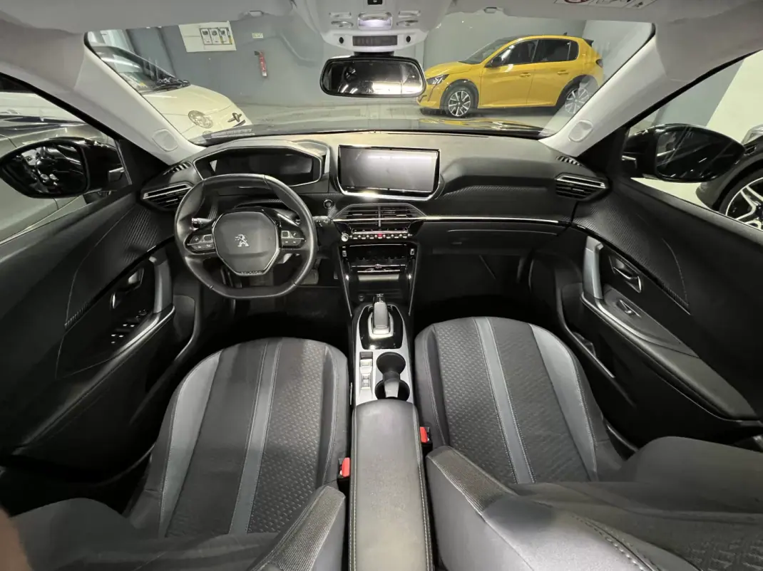 Peugeot e-2008 2020 - 18990 EUR, 50000 km - AUTO.MOTO.pt - 50000km - foto 5 de 51