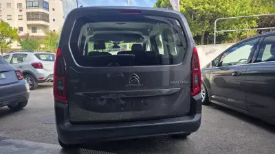 Citroën Berlingo 2019 - 15990 EUR, 138000 km - AUTO.MOTO.pt - 138000km - foto 4 de 11