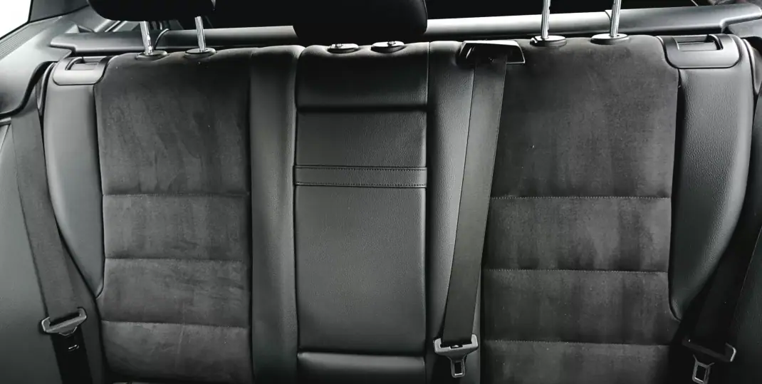 Mercedes-Benz GLK 250 2014 - 18950 EUR, 184000 km - AUTO.MOTO.pt - 184000km - foto 18 de 19