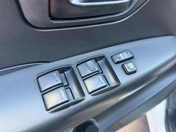 Toyota Hilux 2015 — photo 3 of 16