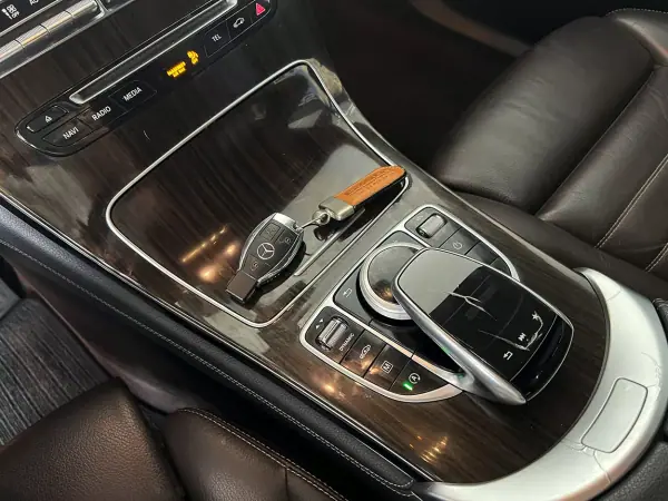 Mercedes-Benz GLC 220 2017 - 34800 EUR, 155000 km - AUTO.MOTO.pt - 155000km - foto 13 de 25