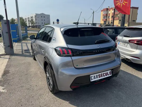 Peugeot e-208 2021 - 16750 EUR, 64889 km - AUTO.MOTO.pt - 64889km - foto 4 de 31