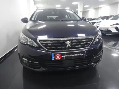Peugeot 308 2019 - 14900 EUR, 50000 km - AUTO.MOTO.pt - 50000km - foto 25 de 51
