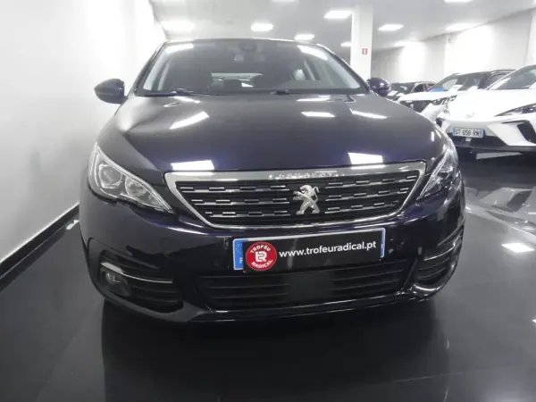 Peugeot 308 2019 - 14500 EUR, 50000 km - AUTO.MOTO.pt - 50000km - foto 25 de 51