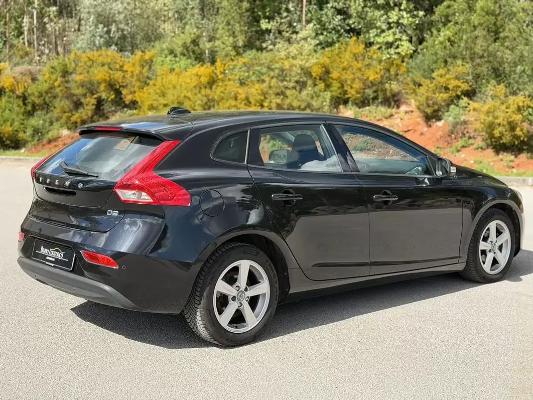 Volvo V40 2014 - 10500 EUR, 169600 km - AUTO.MOTO.pt - 169600km - foto 26 de 32