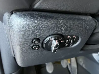 MINI Cooper 2019 - 24800 EUR, 28470 km - AUTO.MOTO.pt - 28470km - foto 29 de 31