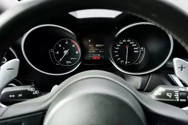 Alfa Romeo Stelvio 2019 - 25900 EUR, 89000 km - AUTO.MOTO.pt - 89000km - foto 26 de 31