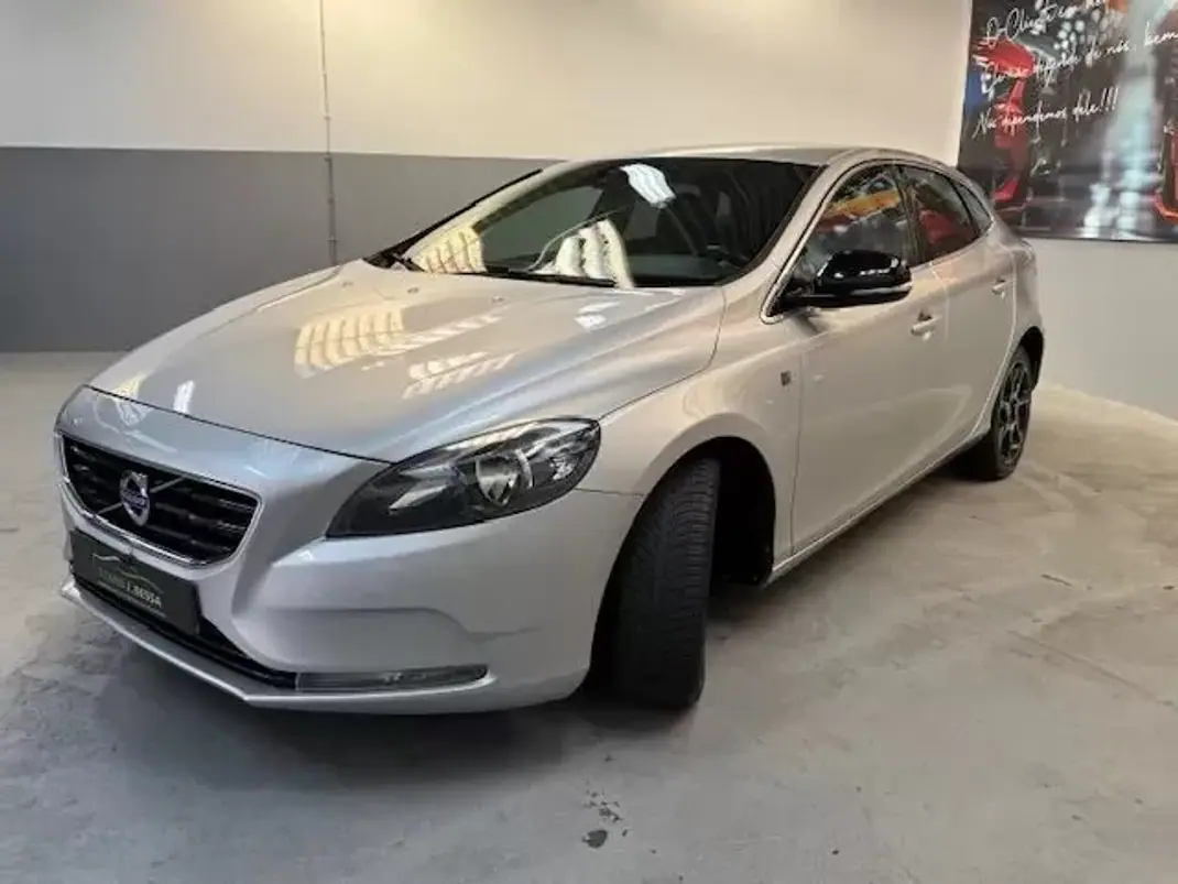Volvo V40 2015 - 13750 EUR, 188000 km - AUTO.MOTO.pt - 188000km - foto 2 de 12