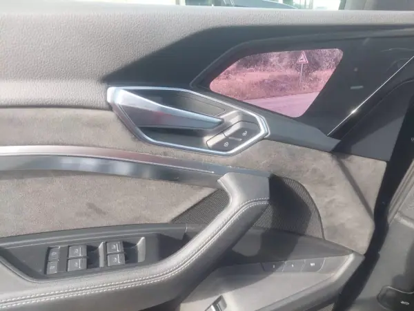 Audi e-tron Sportback 2021 - 35300 EUR, 123480 km - AUTO.MOTO.pt - 123480km - foto 15 de 15