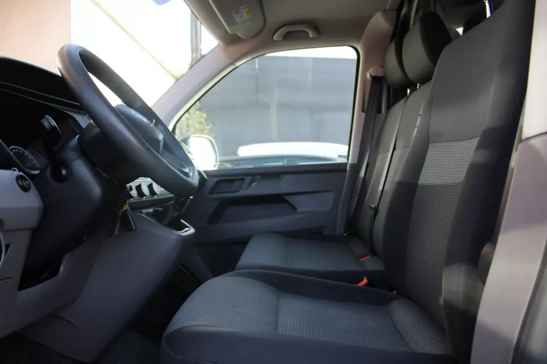 VW Transporter 2.0 TDI Confortline Extra AC 2020 - 17990 EUR, 199000 km - AUTO.MOTO.pt - 199000km - foto 16 de 24