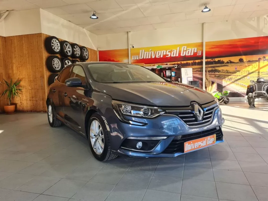 Renault Mégane 2016 - 13600 EUR, 152000 km - AUTO.MOTO.pt - 152000km - foto 1 de 21