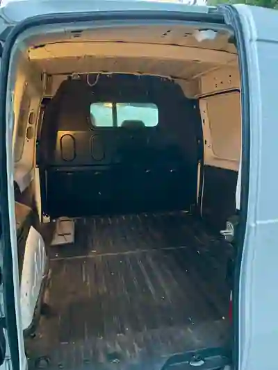 Renault Kangoo 2017 - 8500 EUR, 217000 km - AUTO.MOTO.pt - 217000km - foto 7 de 11