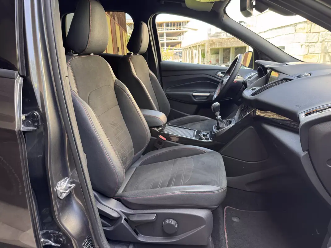 Ford Kuga 2018 - 16500 EUR, 54485 km - AUTO.MOTO.pt - 54485km - foto 23 de 25