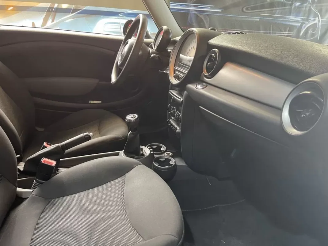 MINI One 2011 - 8500 EUR, 230000 km - AUTO.MOTO.pt - 230000km - foto 27 de 35