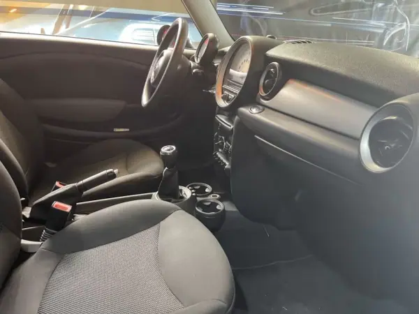 MINI One 2011 - 8500 EUR, 230000 km - AUTO.MOTO.pt - 230000km - foto 27 de 35