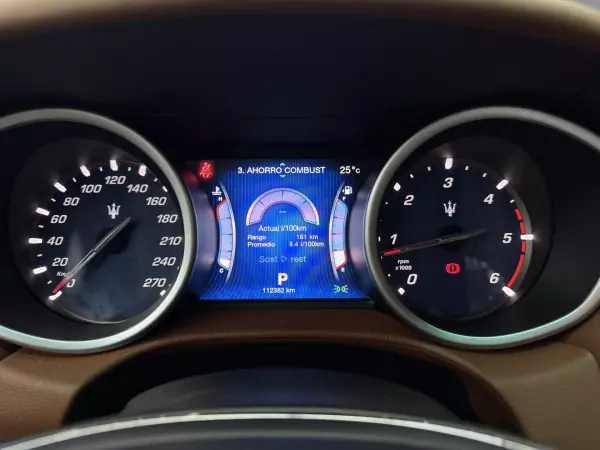 Maserati Ghibli 2014 - 36950 EUR, 112382 km - AUTO.MOTO.pt - 112382km - foto 33 de 50