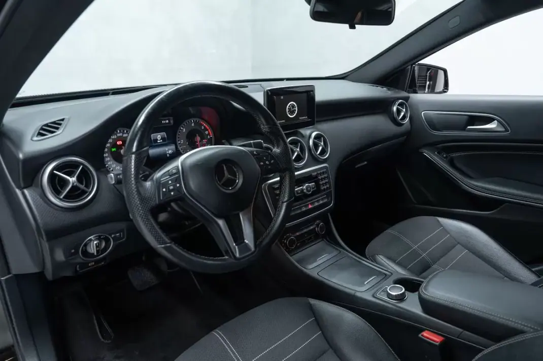 Mercedes-Benz A 180 2015 - 16950 EUR, 81000 km - AUTO.MOTO.pt - 81000km - foto 13 de 36